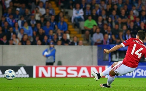 THẢM HỌA Chicharito: Hỏng penalty, 5m sút bóng lên trời. HLV Van Gaal ngao ngán